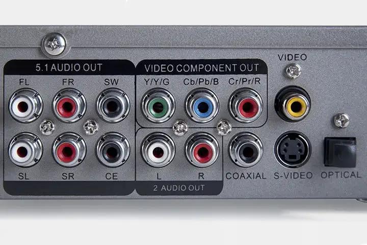co conectar los auriculares insignia en un televisor smart samsung - Cómo activar varias salidas de audio en TV Samsung