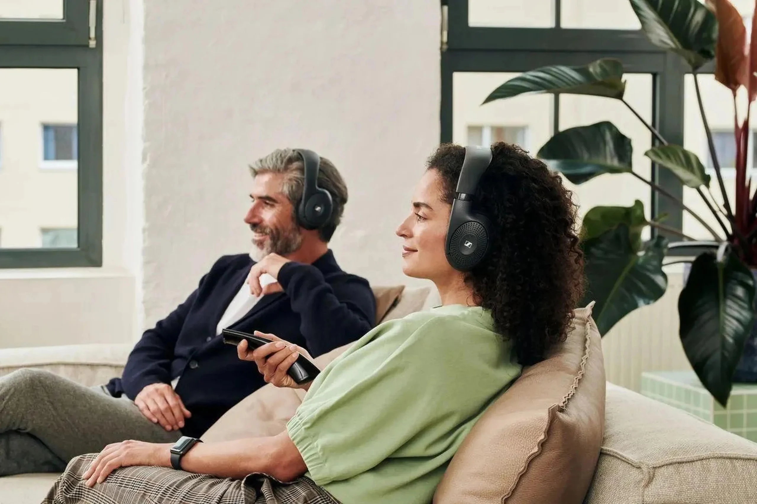 Auriculares en televisores: Cómo hacer que suenen los auriculares y los altavoces a la vez - Cómo hacer que suenen los auriculares y los altavoces a la vez auriculares en televisores - Cómo hacer que suenen los auriculares y los altavoces a la vez