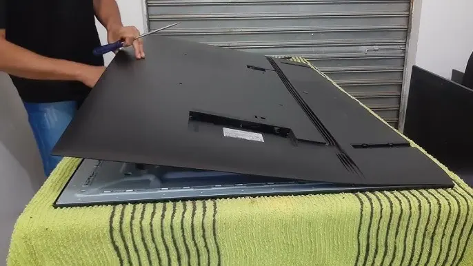 Cómo destapar un televisor que no tiene tornillos: Tutorial paso a paso - Cómo limpiar la pantalla de mi TV LED Samsung como destapar un televisor que no tiene tornillos - Cómo limpiar la pantalla de mi TV LED Samsung