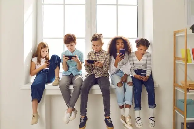 Cantidad de horas que pasa un niño frente al televisor y su impacto en la salud - Cuántas horas de pantalla por edad cantidad de horas que pasa un niño frente al televisor - Cuántas horas de pantalla por edad