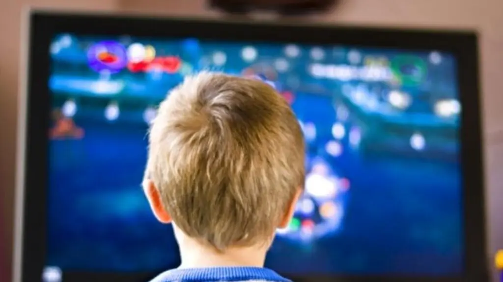 Cantidad de horas que pasa un niño frente al televisor y su impacto en la salud - Cuánto tiempo es recomendable que los niños vean tele cantidad de horas que pasa un niño frente al televisor - Cuánto tiempo es recomendable que los niños vean tele