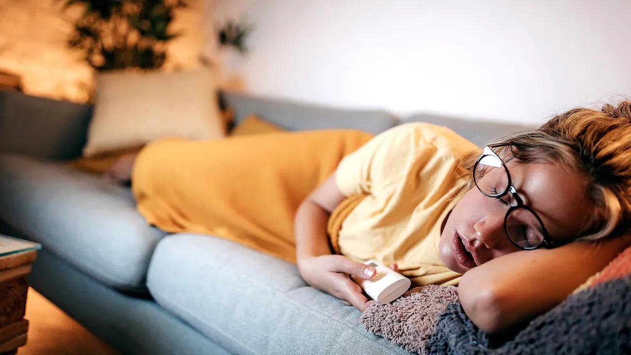 es malo conectar y desconectar el televisor - Qué pasa si se deja una televisión conectada toda la noche